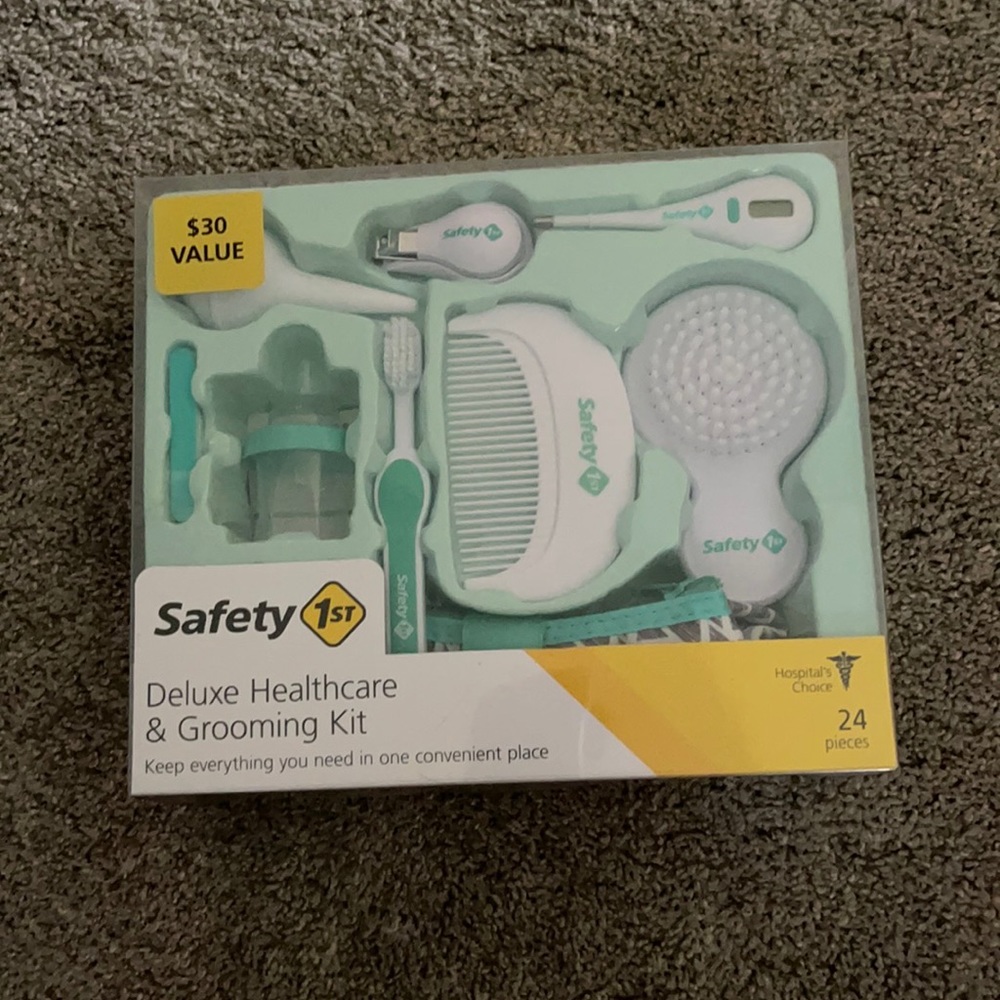 Safety 1st Deluxe Healthcare & Grooming Kit
